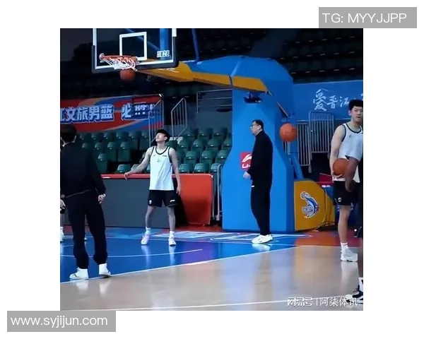 辽宁男篮与福建队季前赛精彩对决展现新赛季备战状态